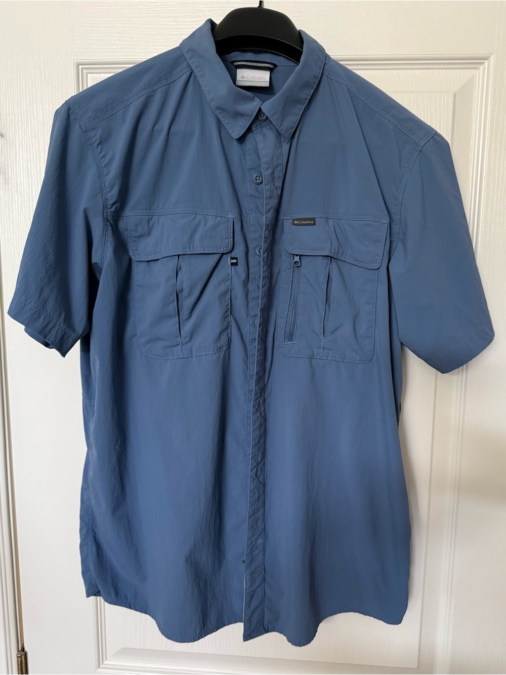 Columbia Men’s Short Sleeved Shirt, Size L, Excellent Condition.
